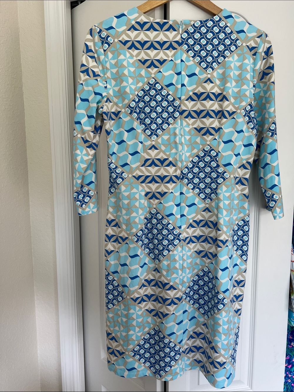 J McLaughlin Blue Geometric Midi Dress with Three-Quarter Sleeves - Picture 7 of 9